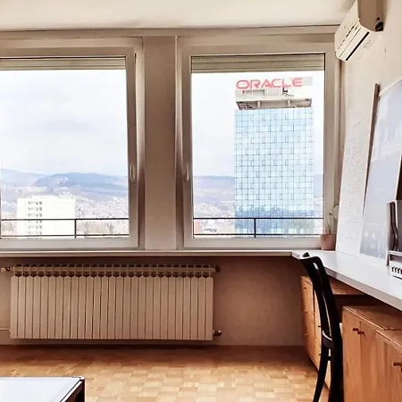 Unit4six Apartman *